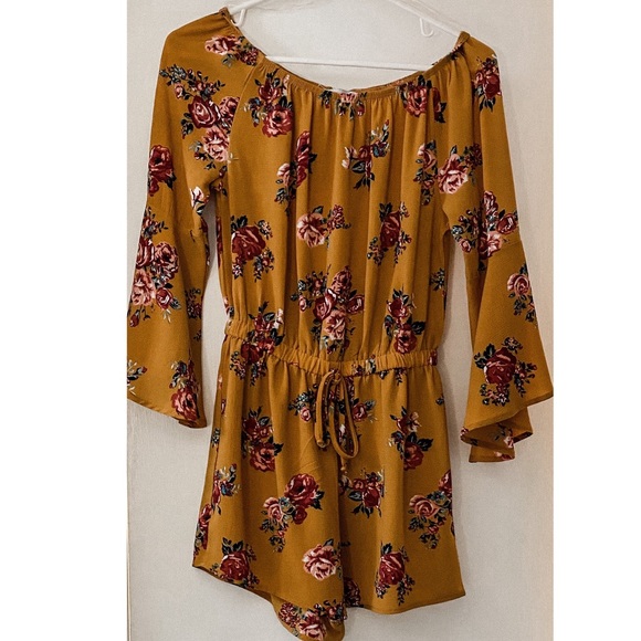 Almost Famous Draw String Romper - Picture 2 of 3